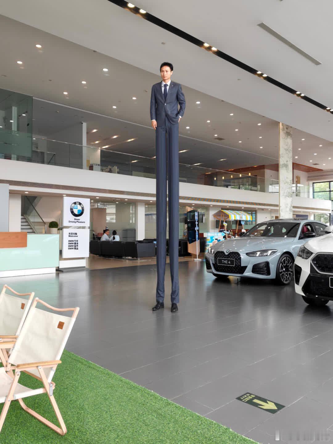 感觉快乐就忙东忙西，感觉矮了就拉长自己 ​​​