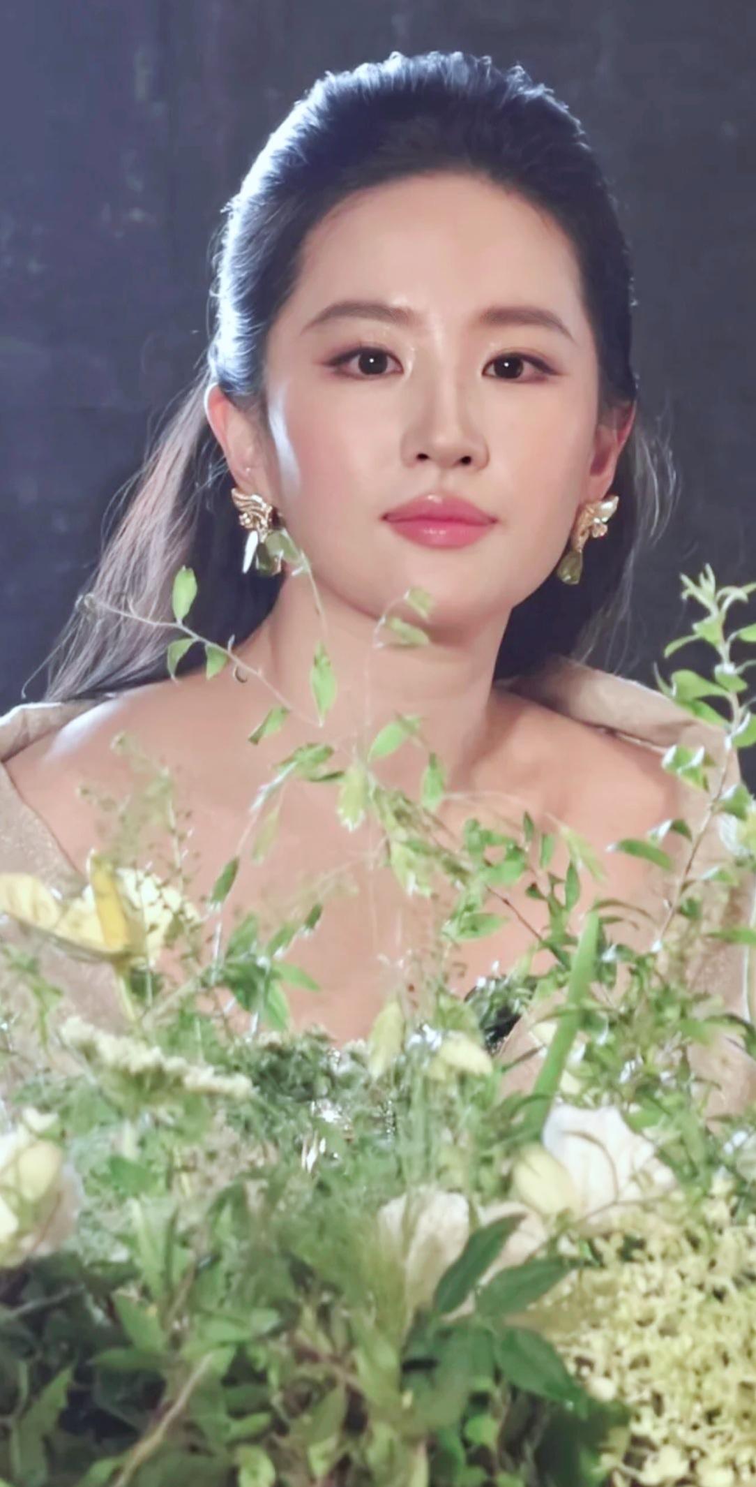 亦菲