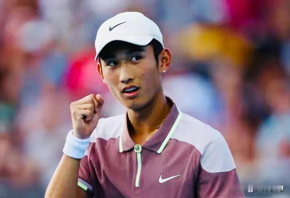 网球草地赛开启，中国球员转战各站比赛，商竣程拿下CH125草地赛首胜，张之臻、朱