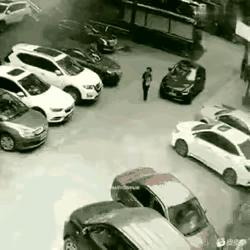 这个女司机，真正的马路杀手啊！