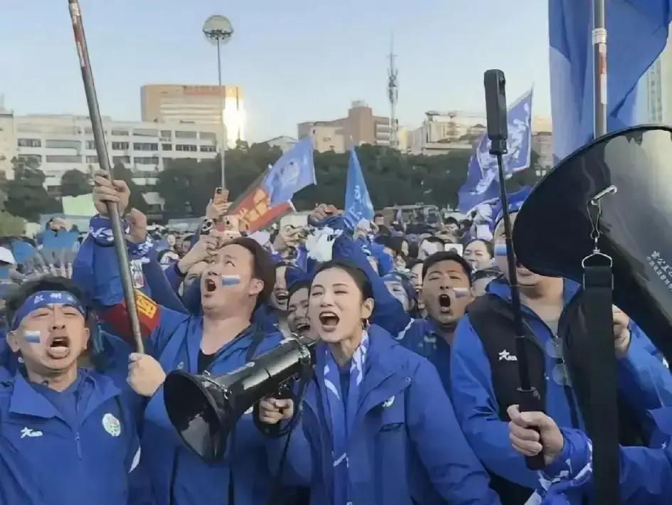 湘超决赛头球绝杀，是一场500万人在线的流量盛宴，更是草根足球残酷现实的放大镜。