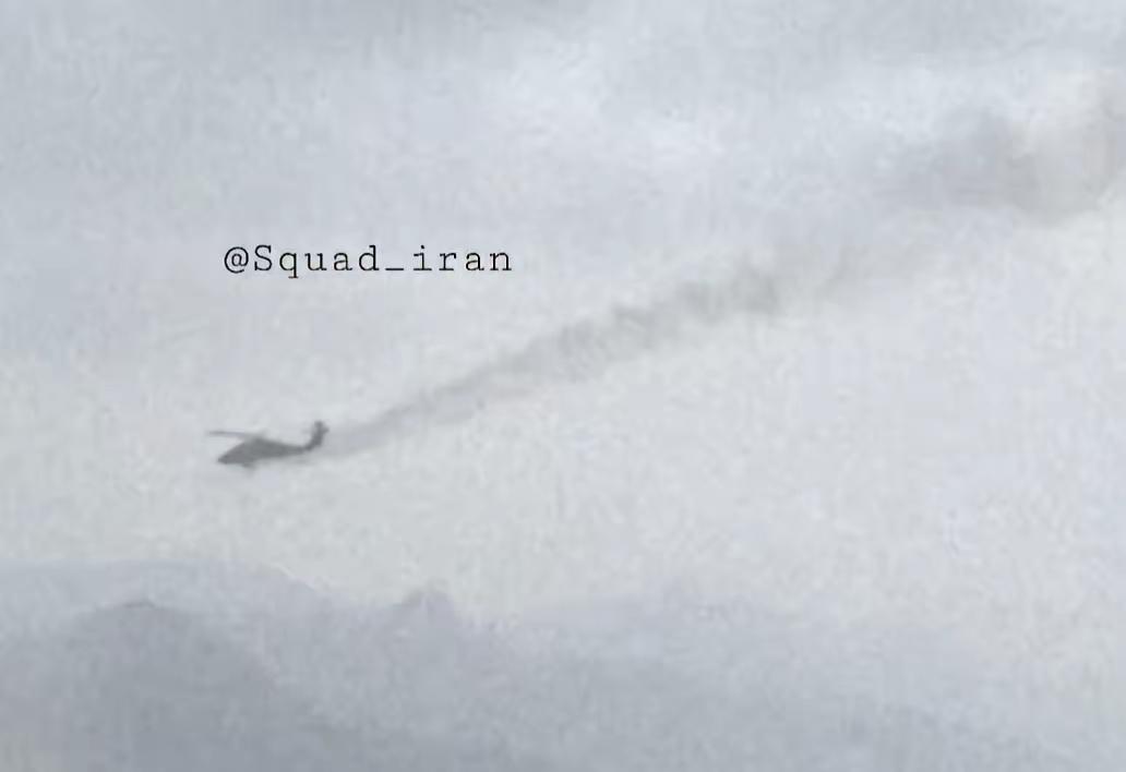 美国人又开始葫芦娃救爷爷了。
为了救之前被击落的战斗机飞行员，美国派出的黑鹰直升