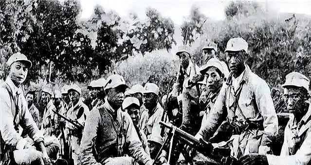 1941年，新四军一名参谋带着两名伤员打游击战，3个人只有一条枪，令人没想到的是