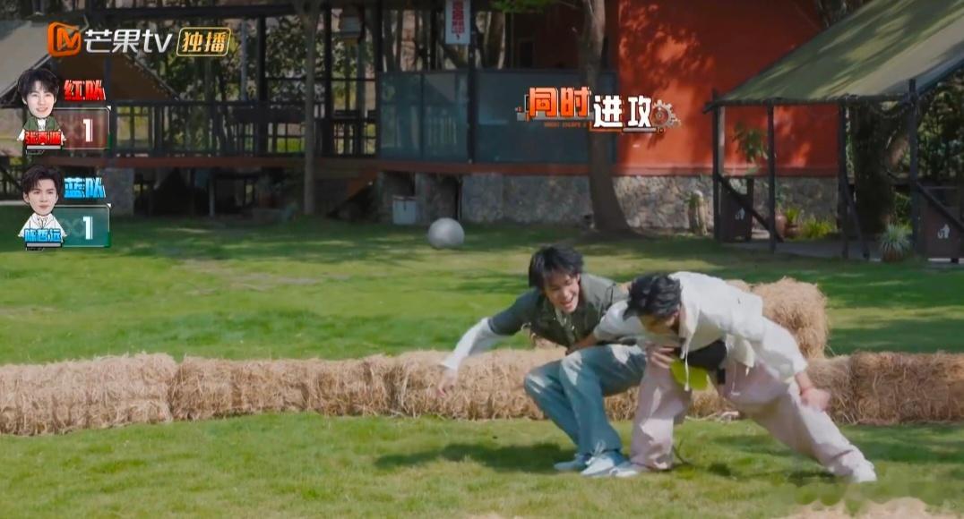 密室大逃脱 我的评分：陈哲远转个身就赢了密室大逃脱 嘉宾集体比拼抽纸巾，场面十分