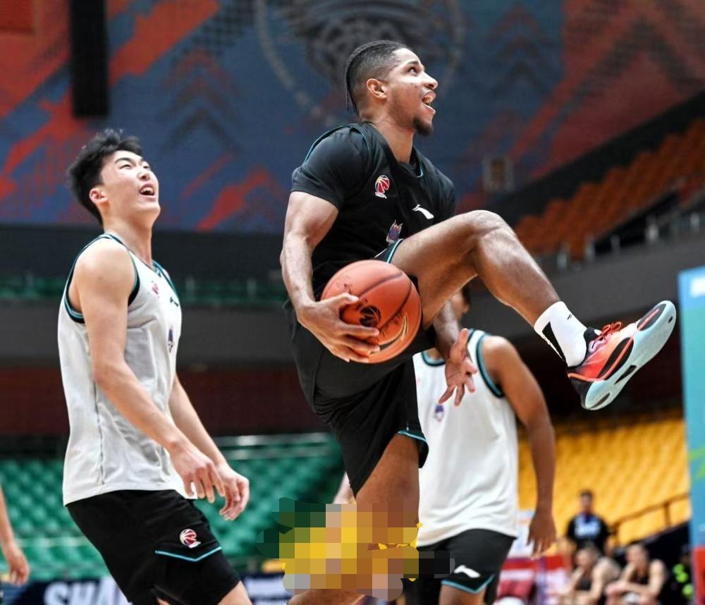 2026CBA新赛季季前赛即将鸣锣开战，山东高速男篮全体将士将奔赴广东汕头赛区，