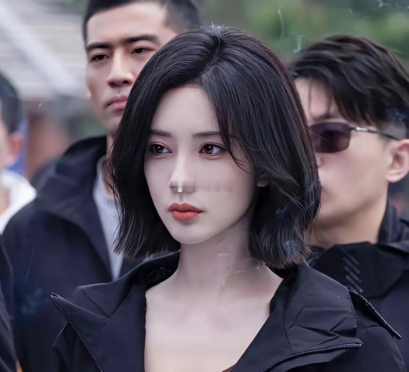 白鹿《开到荼蘼》造型跟孟子义经典短发撞款了，同款波波头，气质还是蛮不一样的。孟子