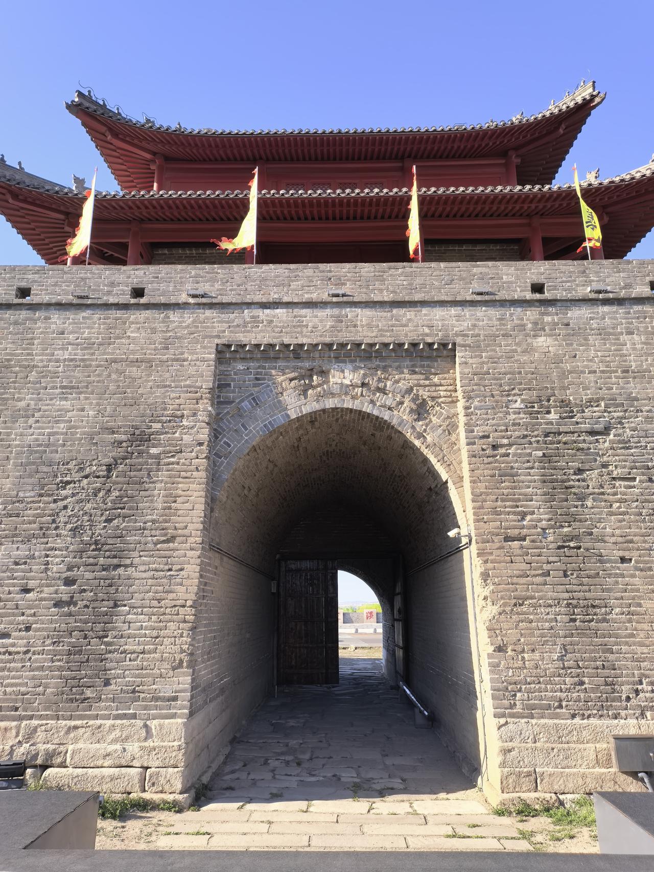 锦州市义县还有个保存个完好的古城门楼子。