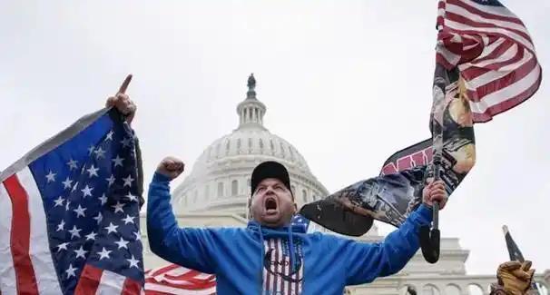 凡是这两天突然跳出来，单方面帮美军吹什么，"为了救一个人花出去4亿美金"，"这才