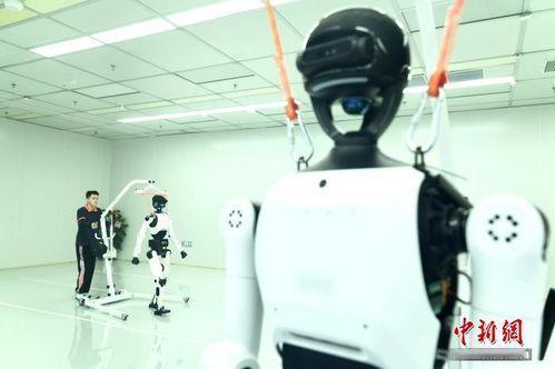 成电造机器人实现非接触式健康监测电子科技大学团队研发的新型机器人实现了创新非接触