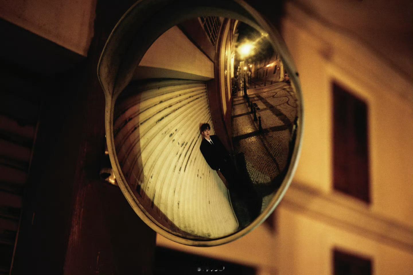 邓为暗夜贵公子邓为尖叫之夜出图了我的天呐 邓为太帅了吧 也期待今晚的红毯 ！！邓