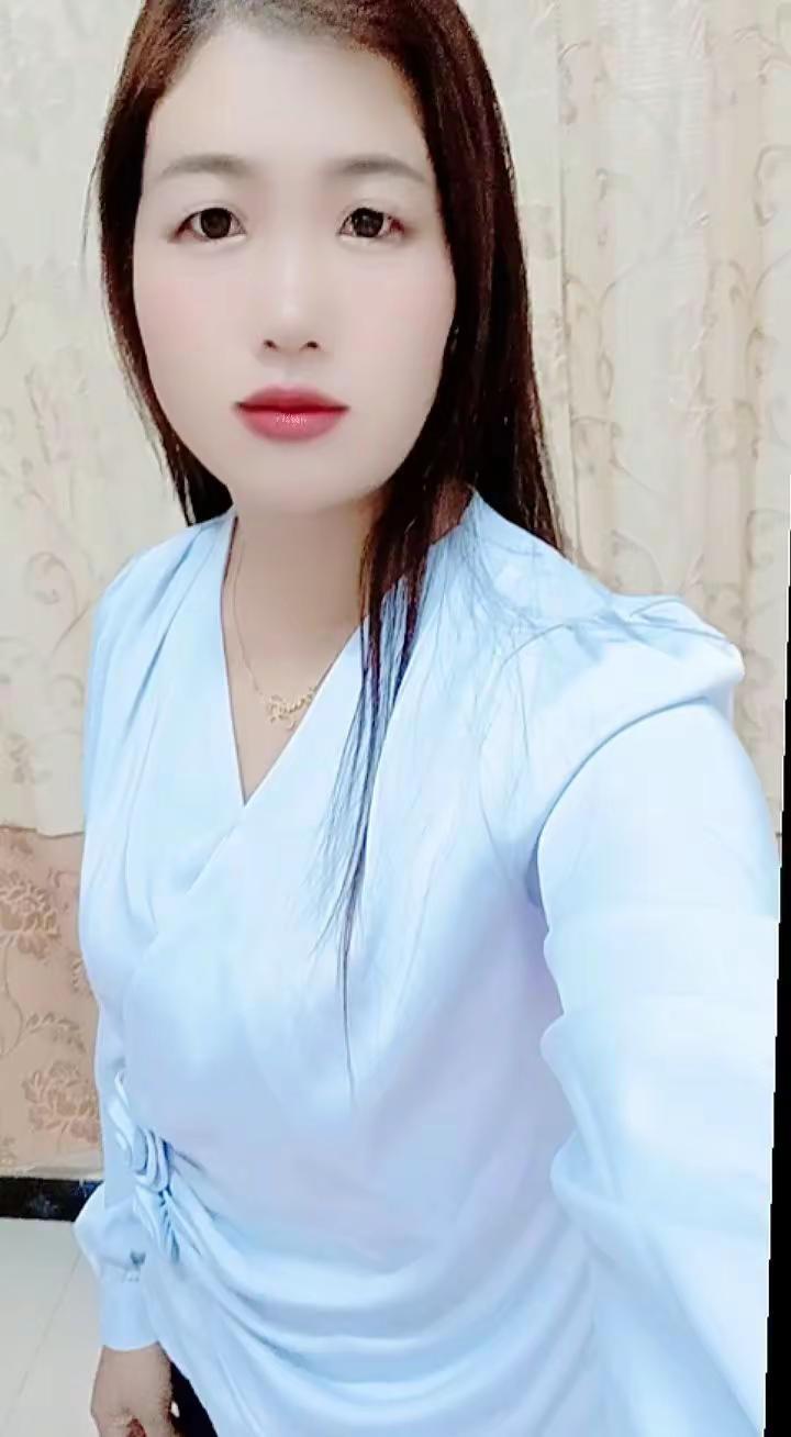 “表面上什么都无所谓的人         在心底都有一个地方碎得很彻底…”