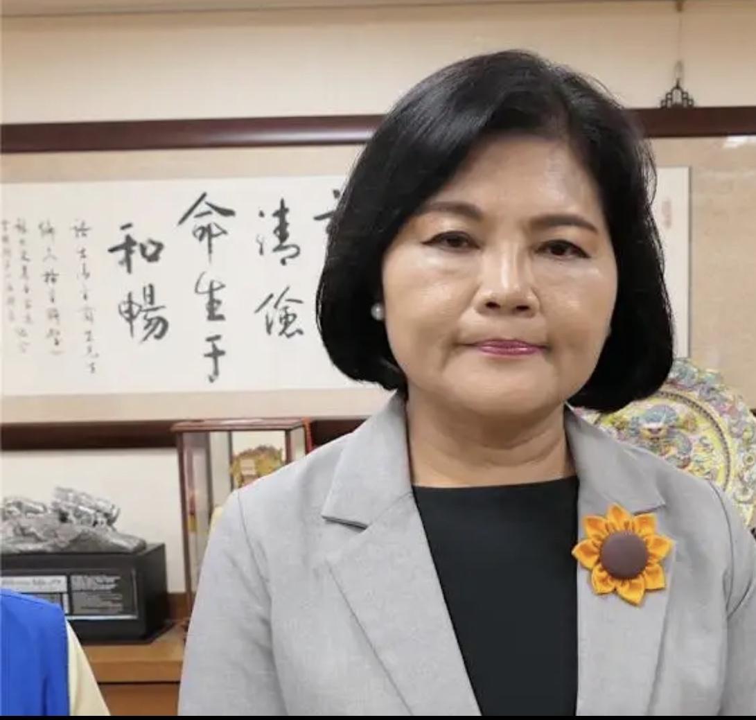 云林县长张丽善这一表态，直接给国民党主席选举添了把猛火！17日她证实，哥哥张荣味