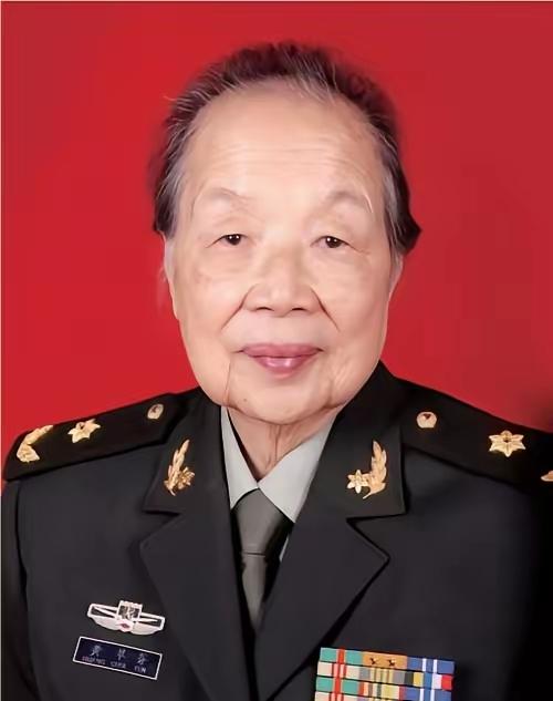 黄翠芬（1921年3月6日—2011年8月9日），广东省台山市人，微生物、免疫及