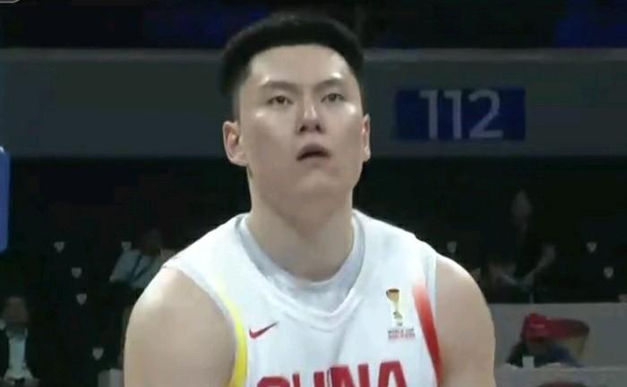 李弘权真的太燃了！国家队新人居然打的如此冷静，绝对是本场比赛赢球的最大功臣，关键