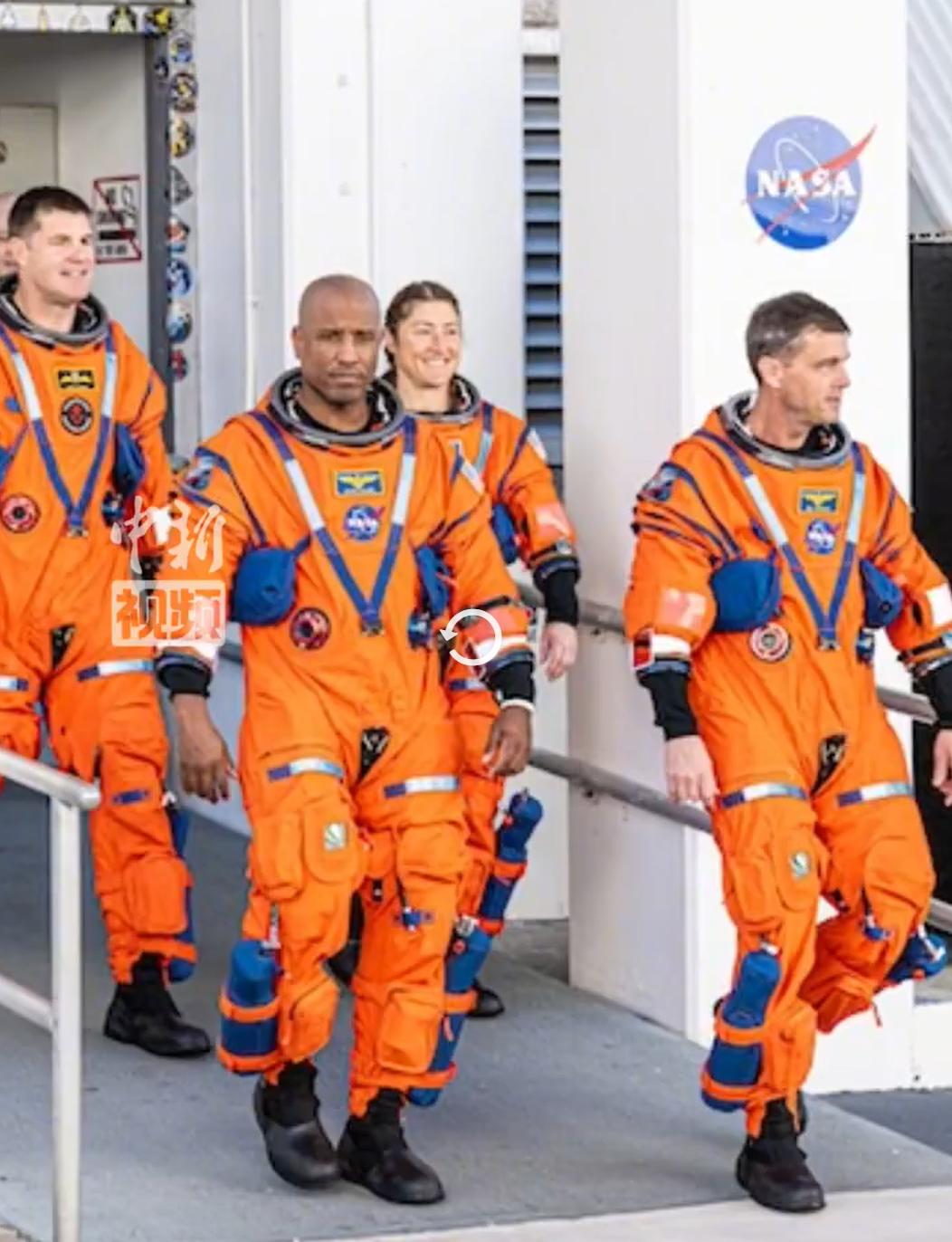 请记住这四位宇航员的模样，因为，腹黑一点，因为可能这是他们最后一次完整露面了。