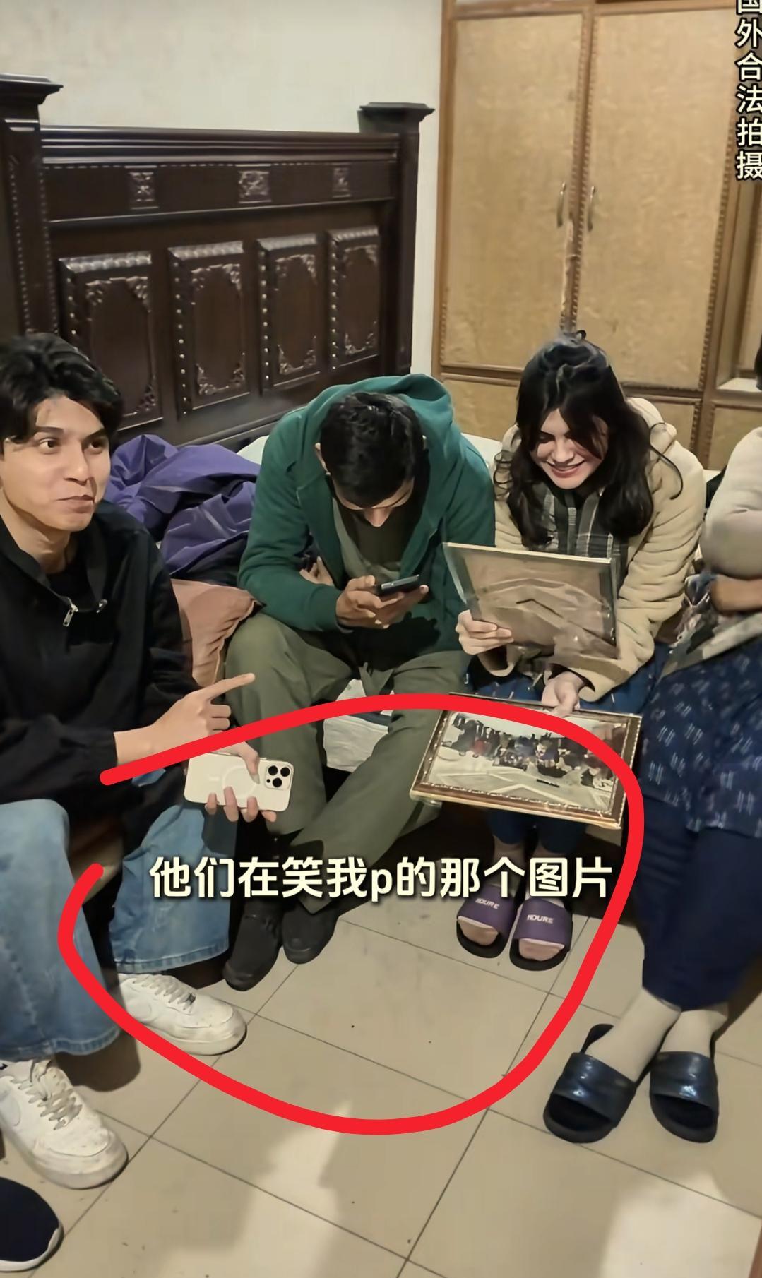 带父亲去巴基斯坦认亲，亲戚让我住杂物间。
推开伊斯兰堡那扇铁门时，父亲手在抖。