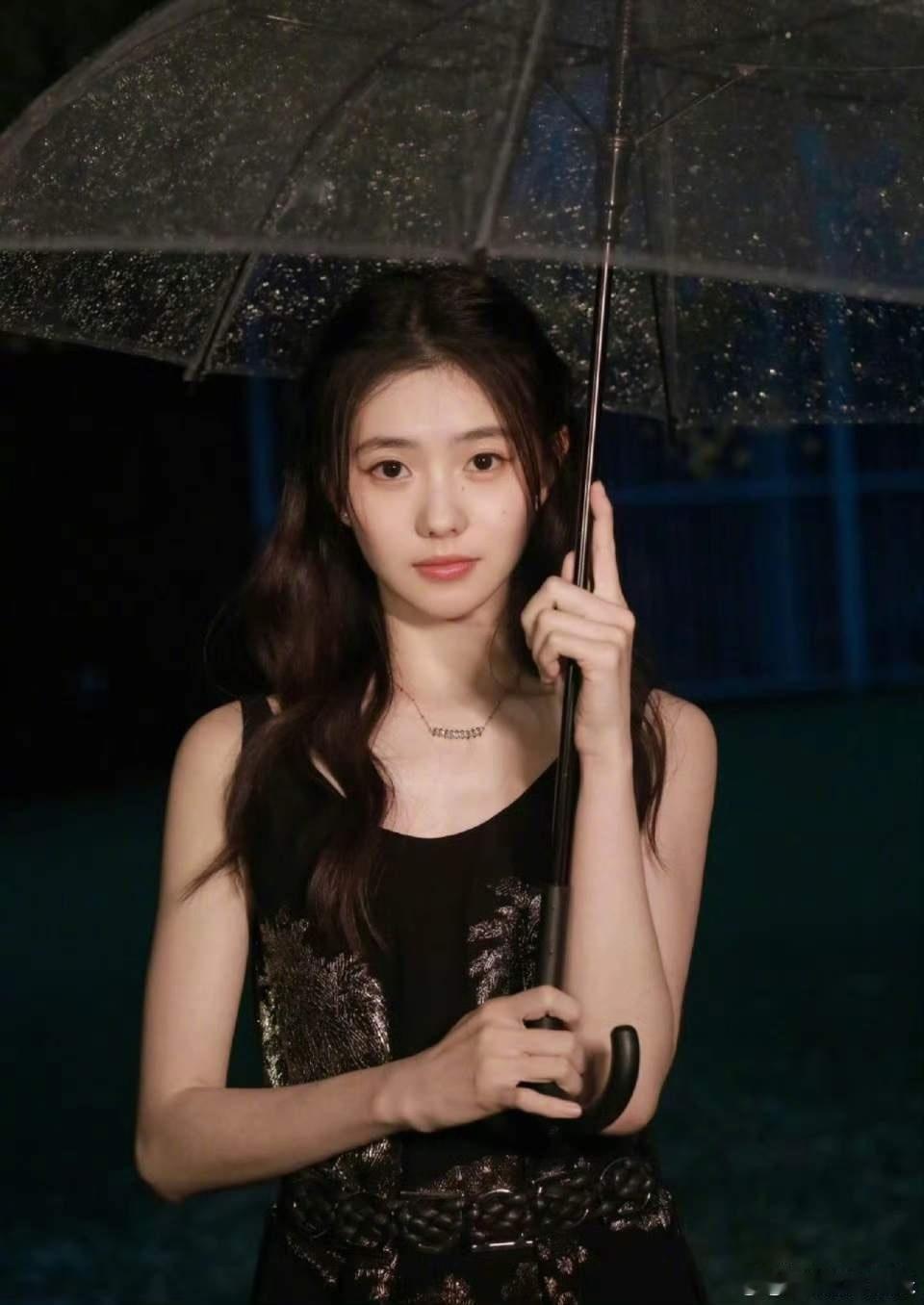 吃瓜🍉🍉1.迪丽热巴接下来不进组了，她已经停止接触剧本，后续对接综艺为主，她