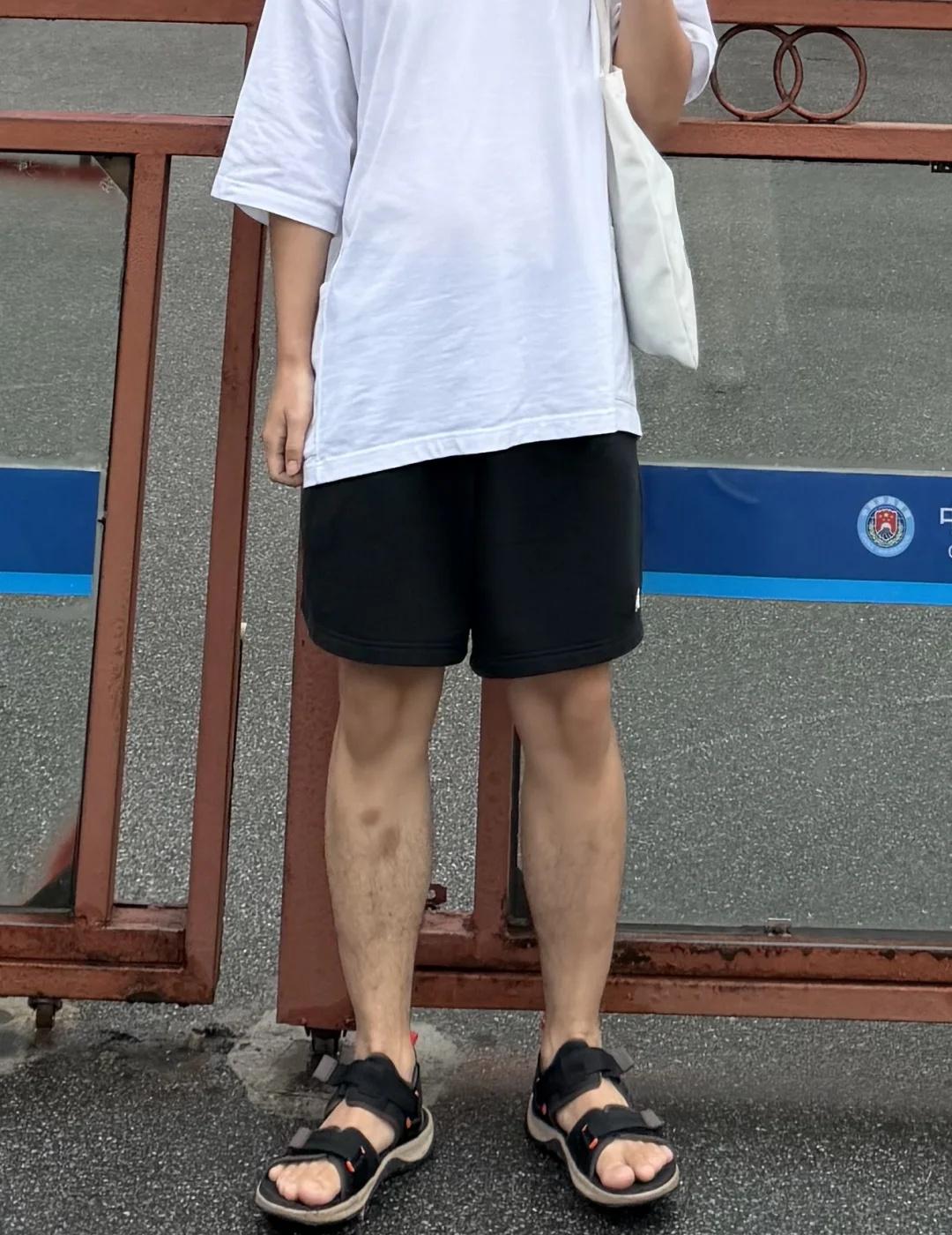 那些路人拍的
友好的路人拍的反而更自然生活感[害羞]
ootd