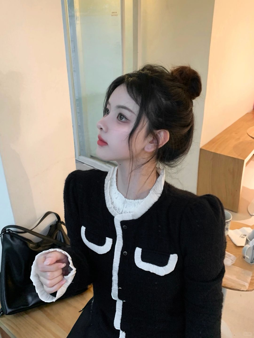 左滑👉看我偶遇在睡觉的懒猫🐱