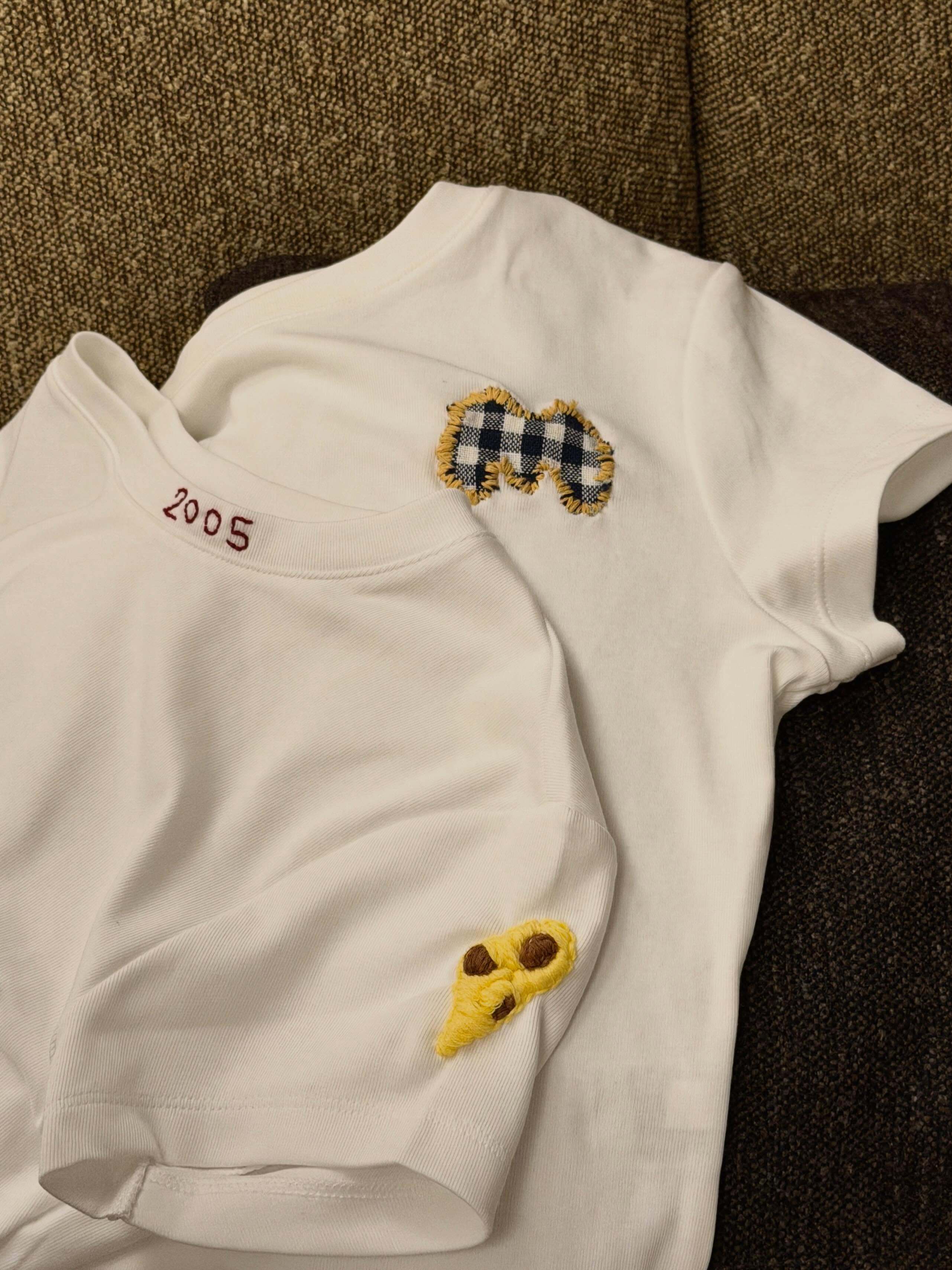 奥田いろは「🪡お互いのTシャツに刺繍したの。いろはの大好きなナンを入れてくれて