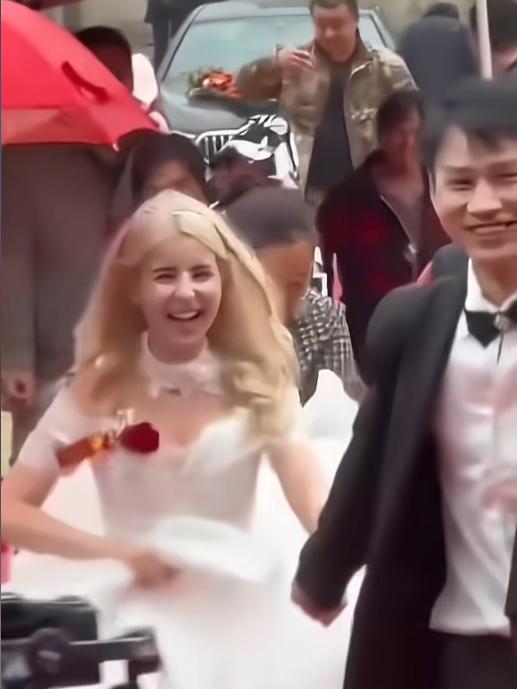 中国女性应该是全球女性地位最高的国家之一，但是什么让大多数中国女人钻到钱眼里不能
