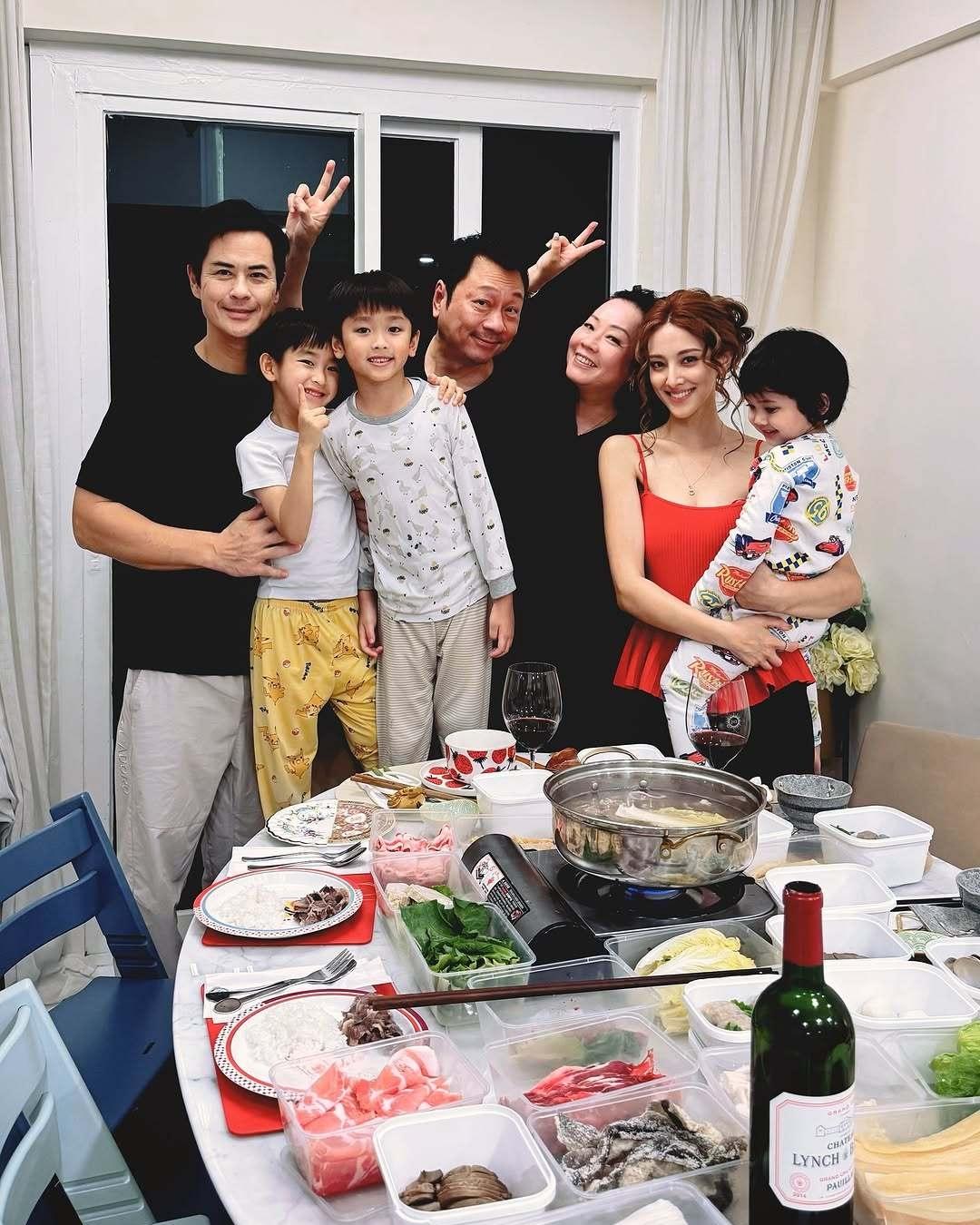 刚开始看《浪姐》直播就看到香港的姐姐陈凯琳，真的好漂亮，以前只知道她是郑嘉颖的老