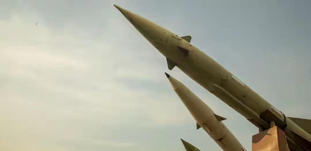 开战第12天，北约突然出手，击落伊朗导弹