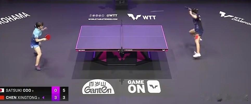 大藤沙月家门口被剃了光头。
WTT日本横滨冠军赛，大藤沙月0：4脆败陈幸同，其中
