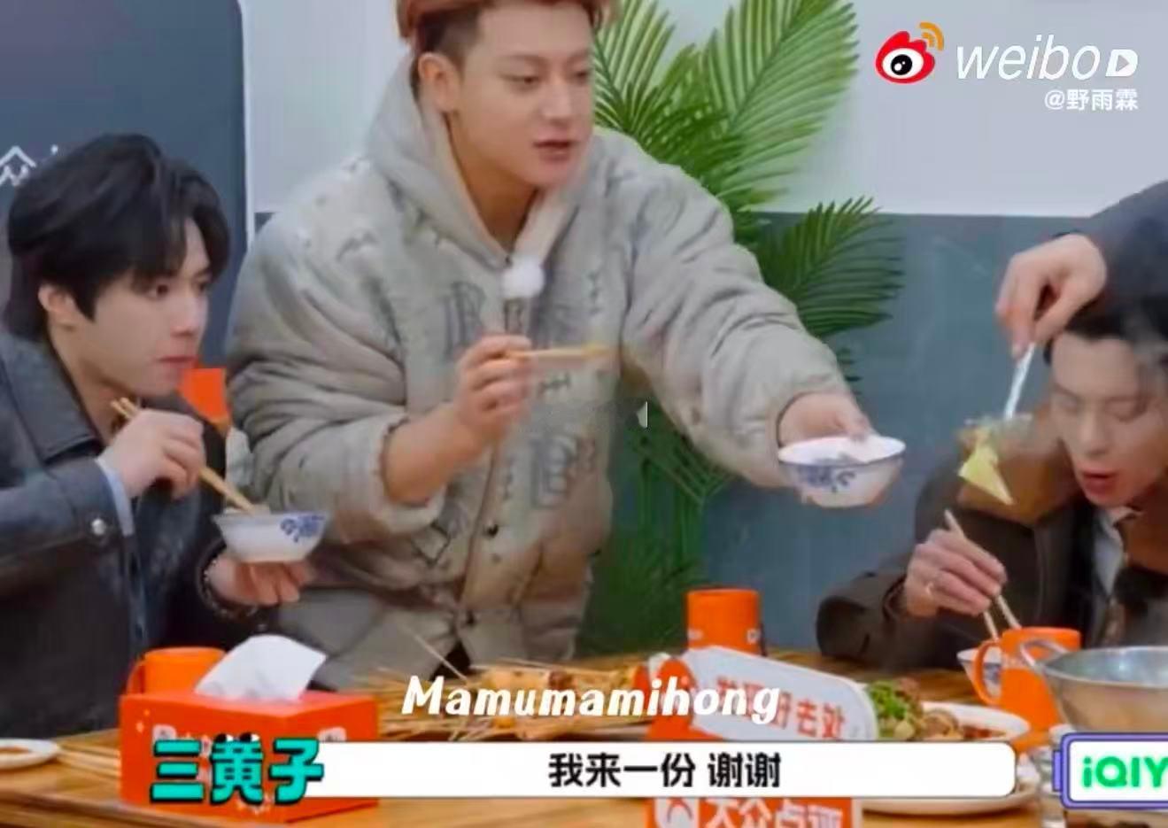 黄子韬刘耀文俩人吃饭跟打架一样     救命！黄子韬和刘耀文吃饭仿佛在拍动作片！