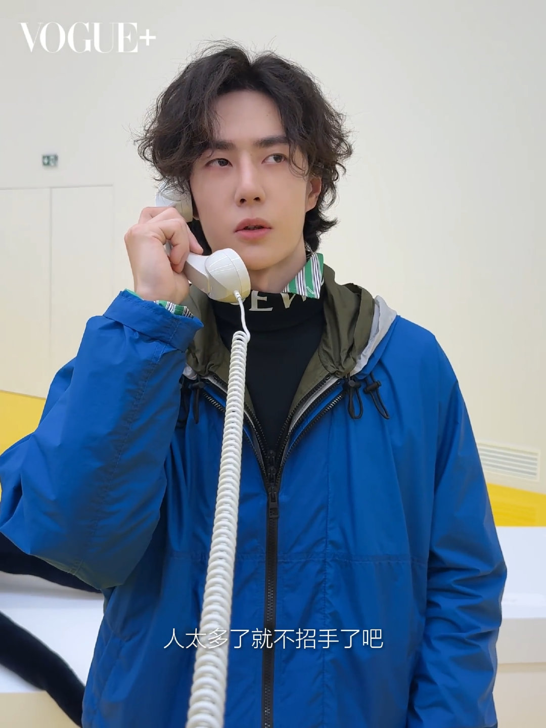 王一博人太多就不招手了吧王一博说也不是很多时差 王一博人太多就不招手了吧 