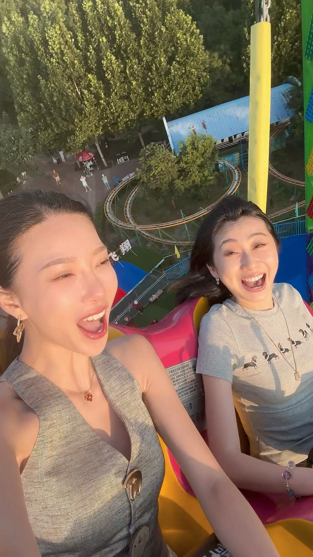 今日的快乐是落日飞车给的[比耶][比耶][比耶]  ​​​