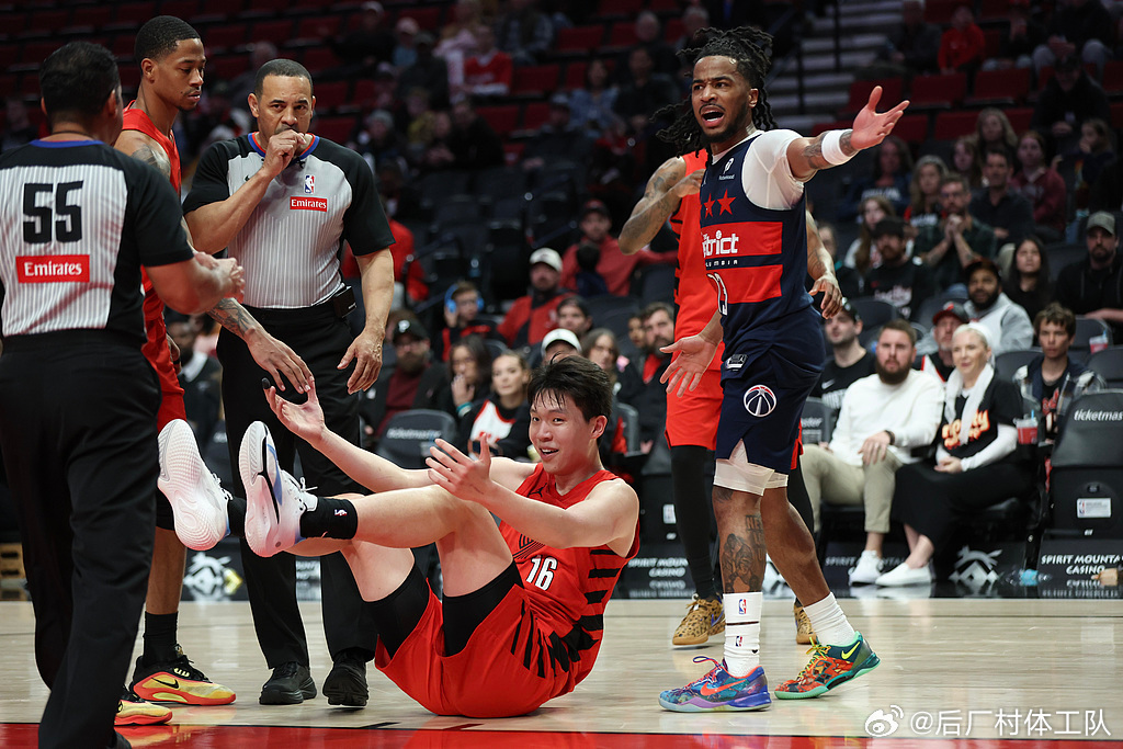 杨瀚森回应首次技犯 杨瀚森对奇才最后时刻领到技术犯规，赛后他也谈到了这次犯规：裁