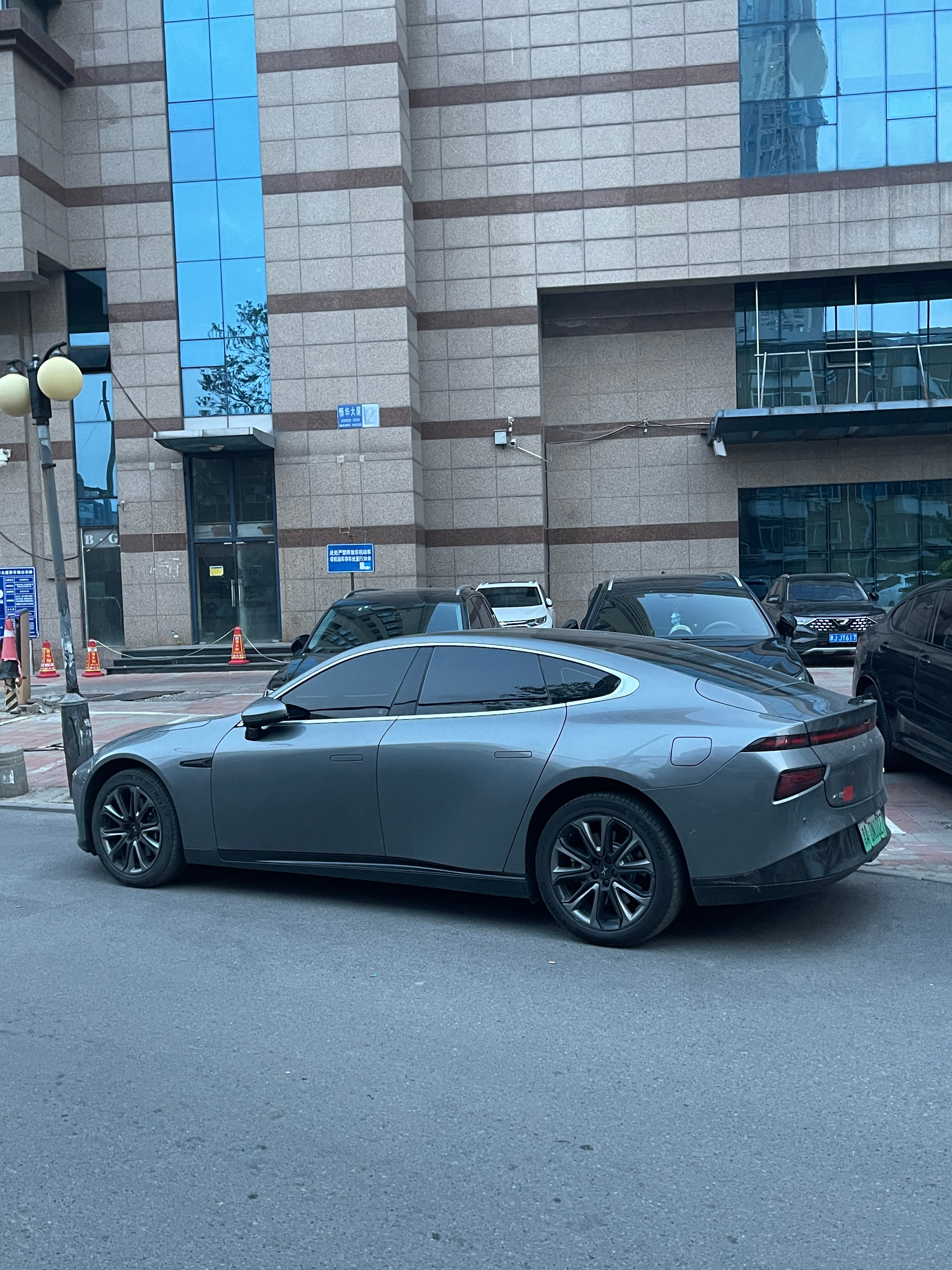 7月，小鹏汽车交付新车36717台，创单月交付量历史新高。1-7月，小鹏汽车累计