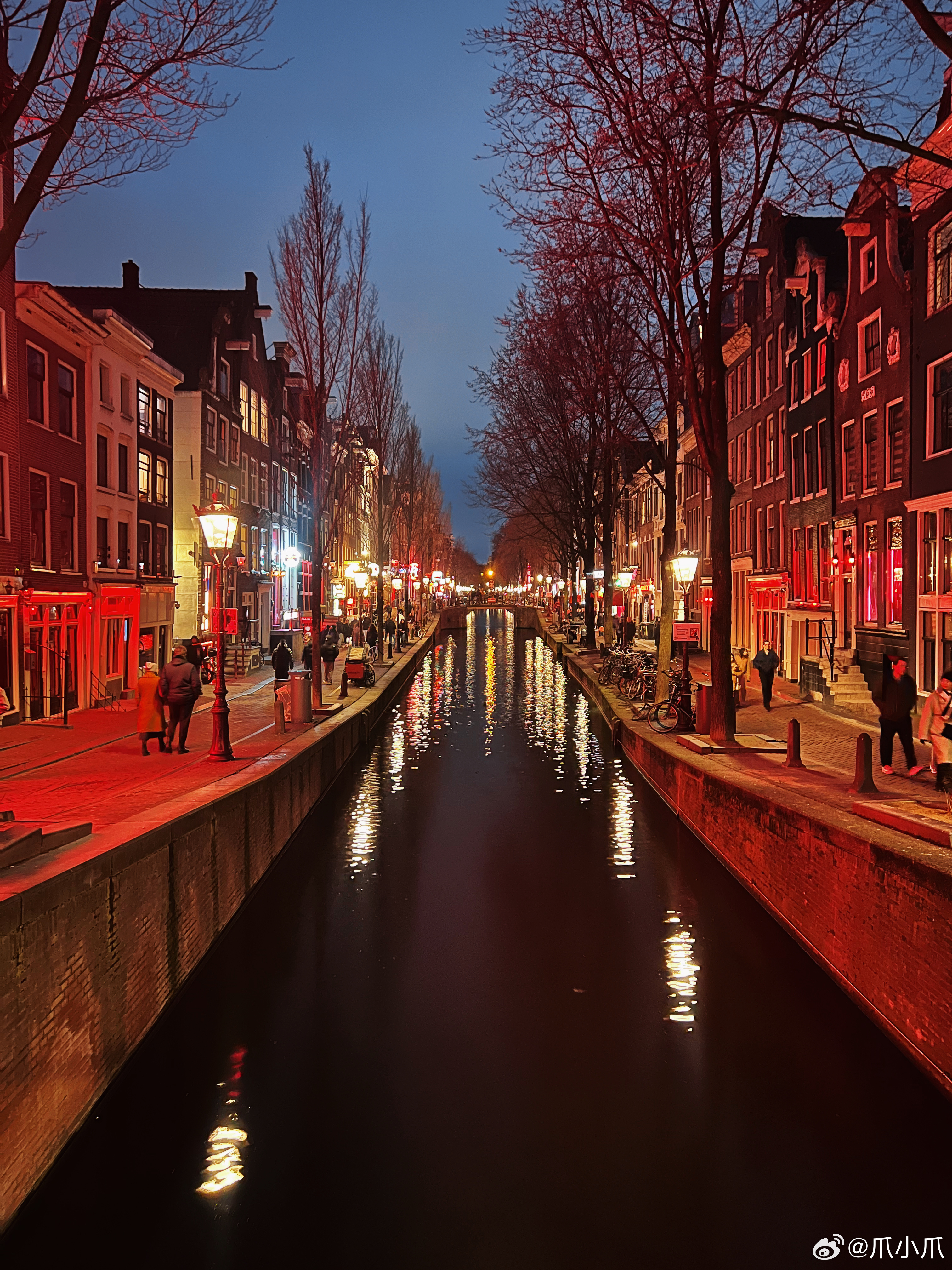 “如果人生可以重来一次，我想和你在阿姆斯特丹的运河上，慢慢漂完整个人生。” 荷兰