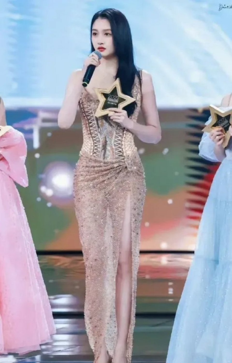 关晓彤为什么各方面都是顶配 合在一起却很一般 ​​​