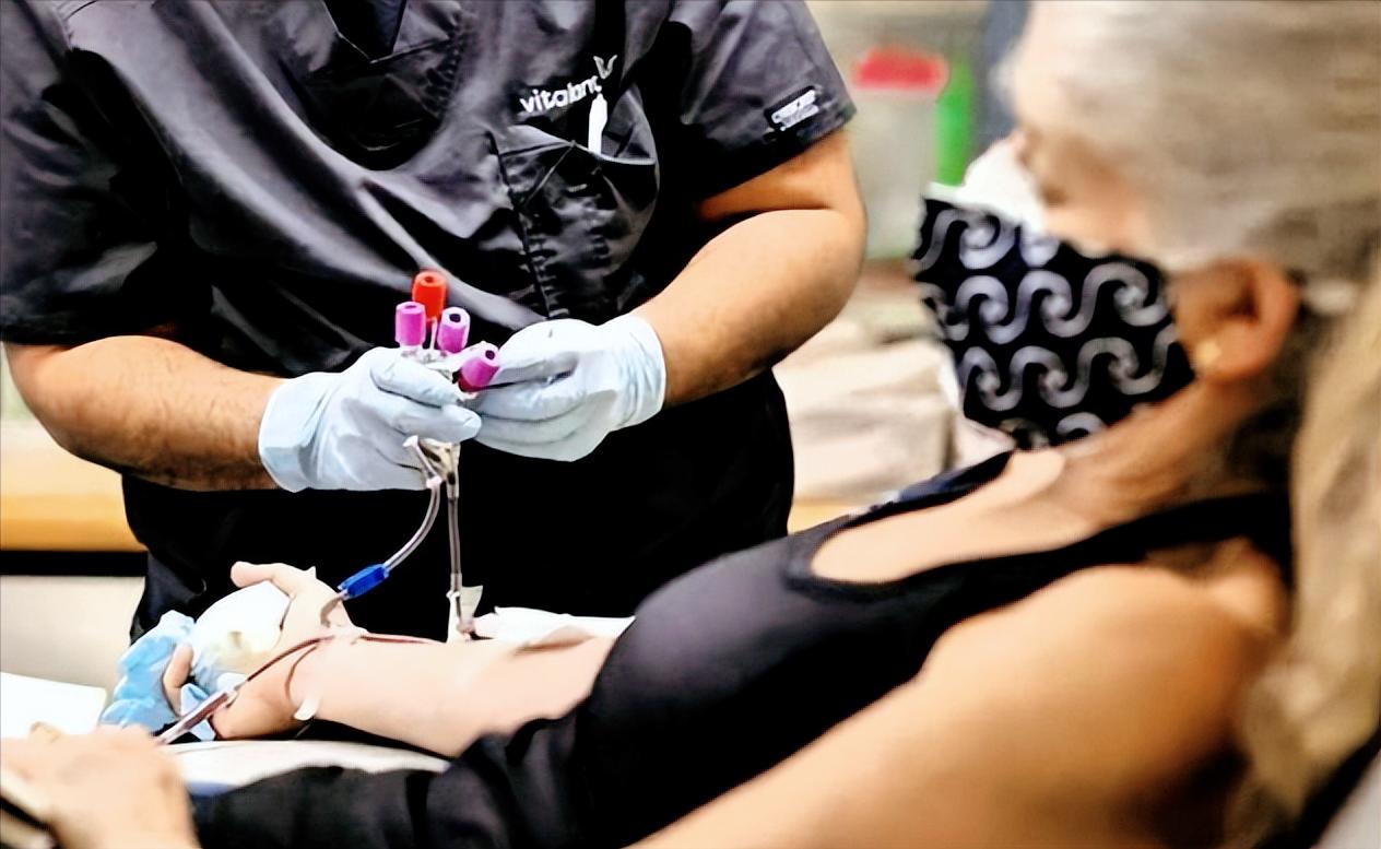 这是比古巴人民还惨吗？美媒爆料很多美国机场安全的安检人员，如今竟要靠卖血浆赚油钱