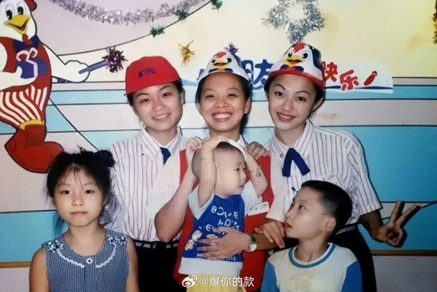 姚晨当年在福州肯德基打工时的照片。1997年，姚晨在福州肯德基打工时的一张照片。