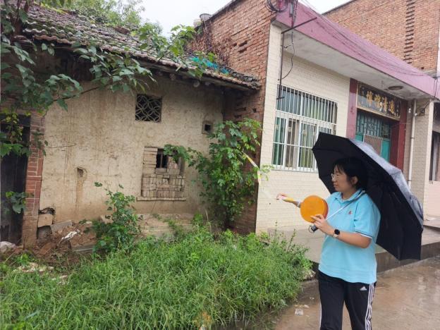 高新区：防汛有我 网格护航
近日，持续的连阴雨天气给辖区防汛工作带来严峻考验，为