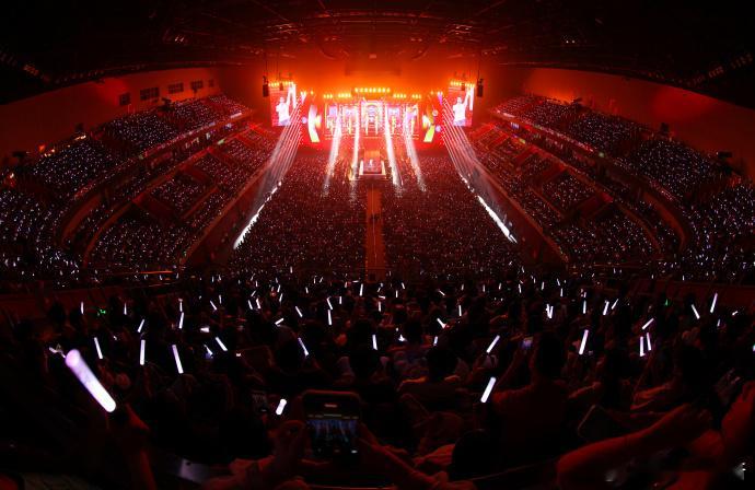 王力宏杭州演唱会预售售罄王力宏杭州演唱会售罄 30米独创伸缩桥，380米内场跑道