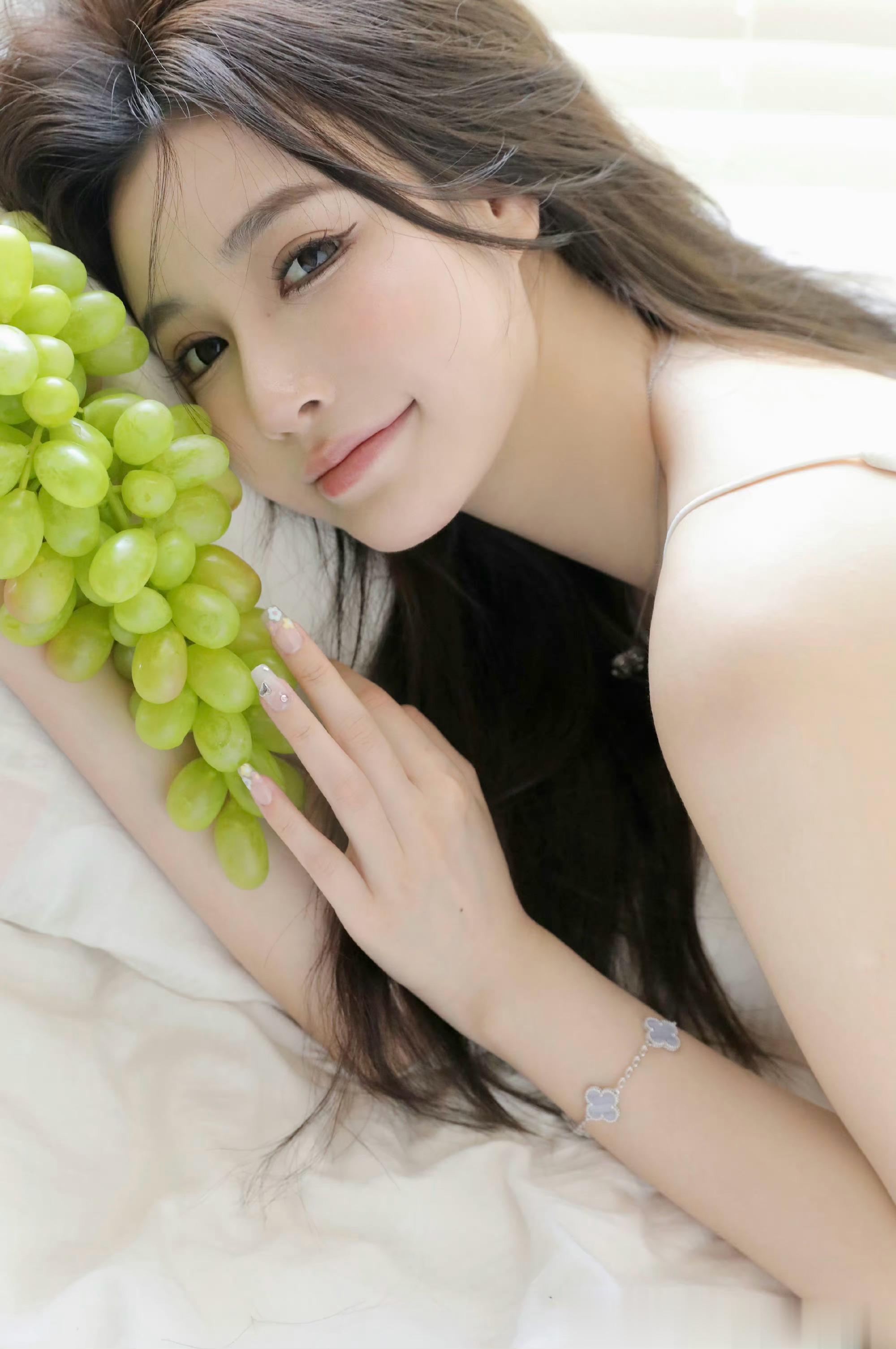追随星光追随爱追随河流追随你追随云追随汽笛和铁道去远方，去更远的地方人生就是逃离