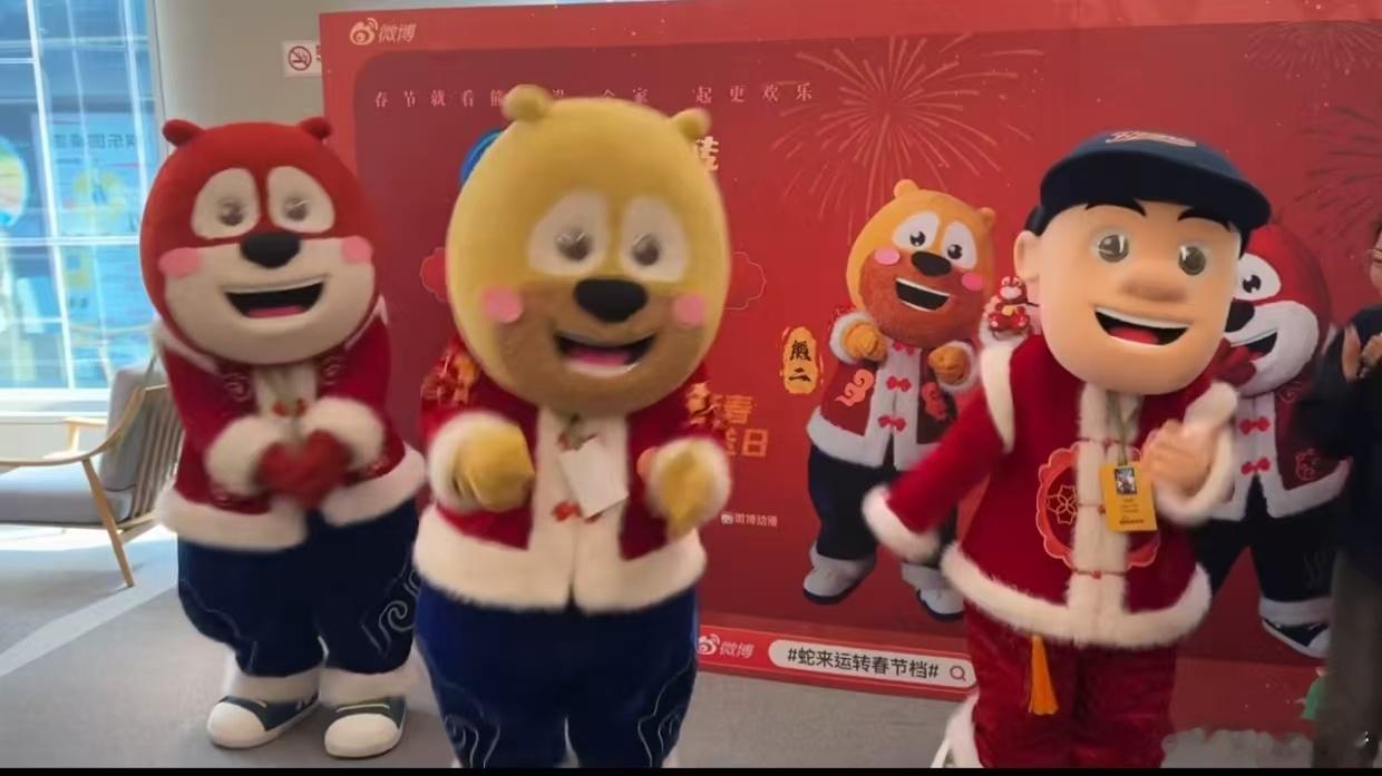 熊出没助力刘德华解冻  萌化了！熊强扫楼表演《恭喜发财》舞蹈，实力唱跳选手上线，
