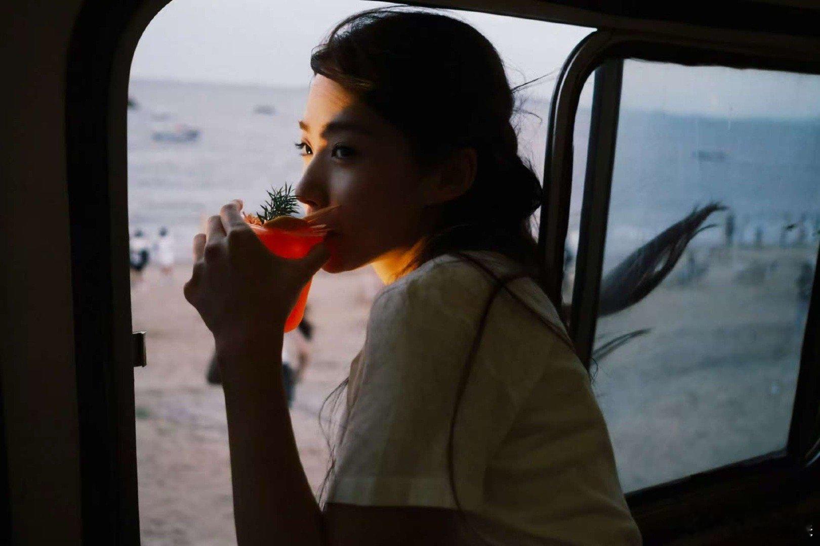 卢昱晓等待月升加载时卢昱晓全身基础款脸就不基础卢昱晓等待月升加载时，不错不错，[