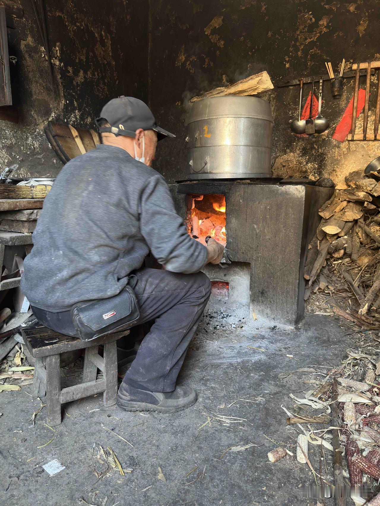 分享我这周有趣的事：闲游林州五龙镇四道沟村，看见他们在蒸馒头呢