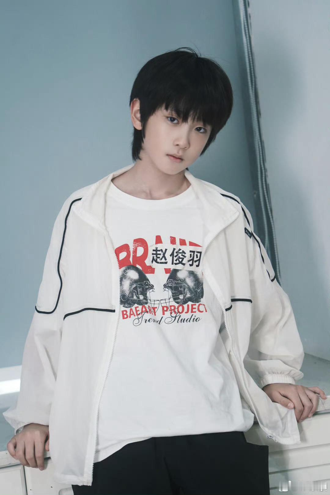 赵俊羽🧡赵俊羽 五代第一且唯一主唱  “愿有好运 与你同行” 𝓜𝓪𝔂 ?