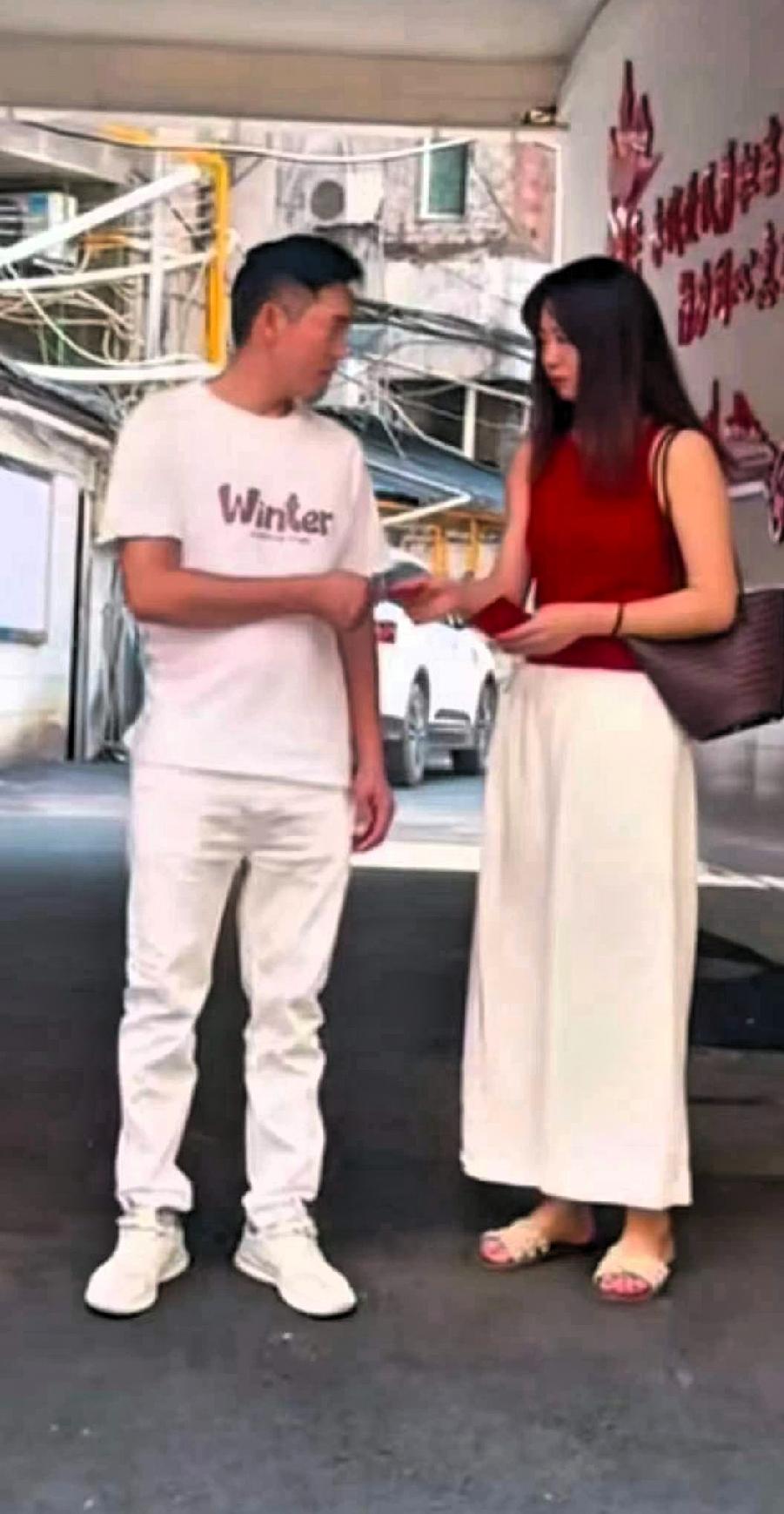 寒心！夫妻离婚后，妻子想和丈夫吃个散伙饭，遭到了丈夫拒绝说:出了这个门，咱俩已不