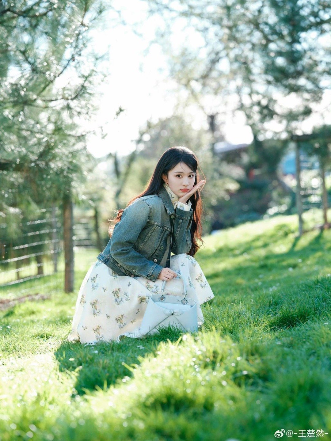 迪奥官宣王楚然 王楚然正式官宣 DIOR 品牌大使，空降解锁新身份！巴黎街头一袭