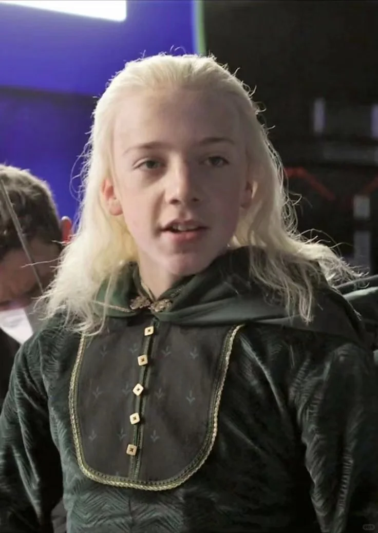 童年时的伊蒙德(两只眼睛版)真可爱