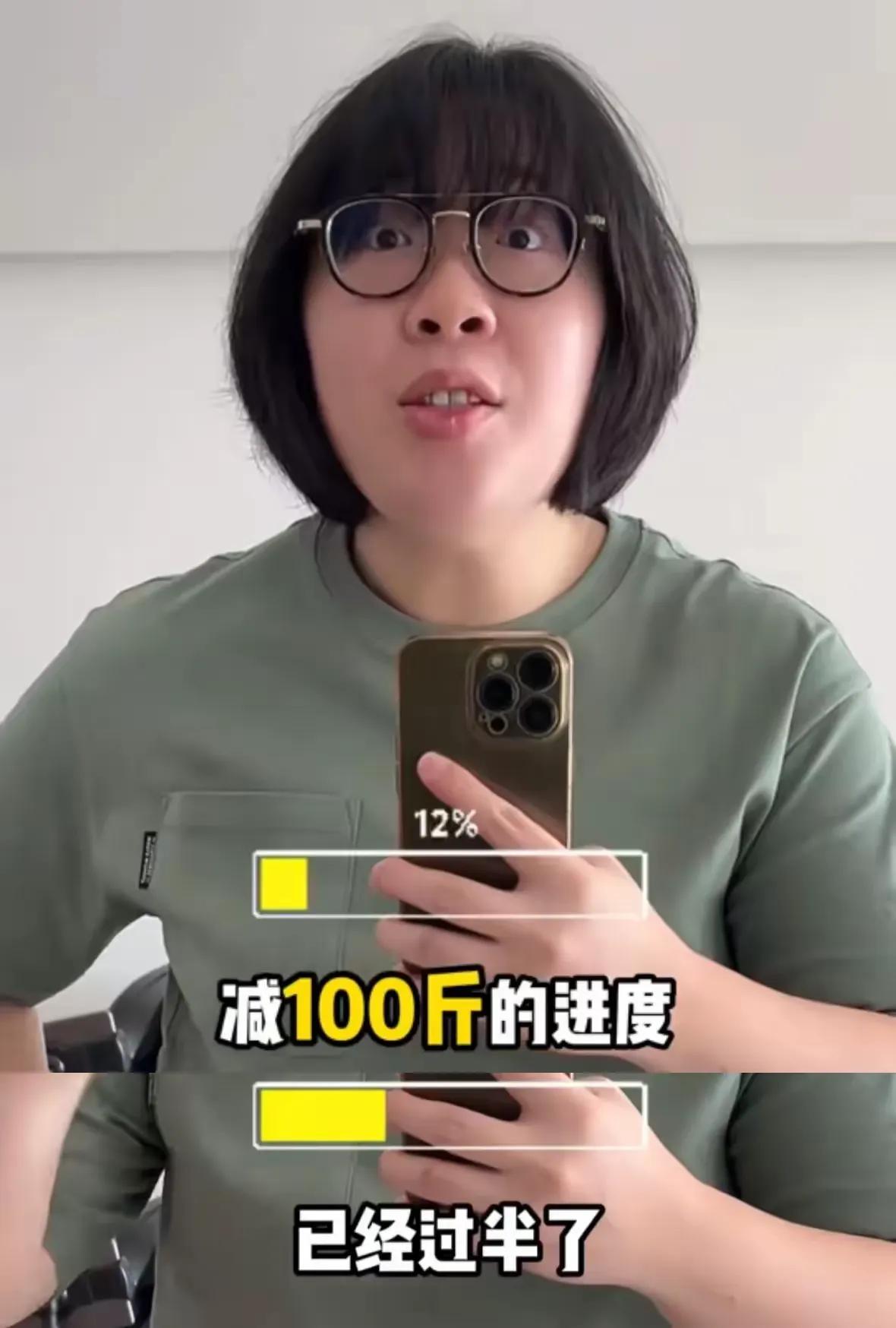 我知道颜如晶她爸妈为啥给她取这个名字。

颜如晶瘦下来简直是大美女啊，胖胖的时候
