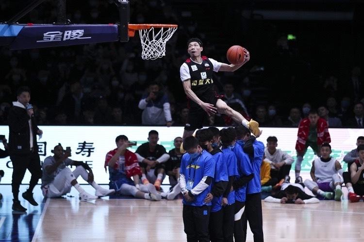 陈登星DUNKMAN联赛奥尼尔卡特科比陈登星对话奥尼尔：小时候常看卡特扣篮，但偶