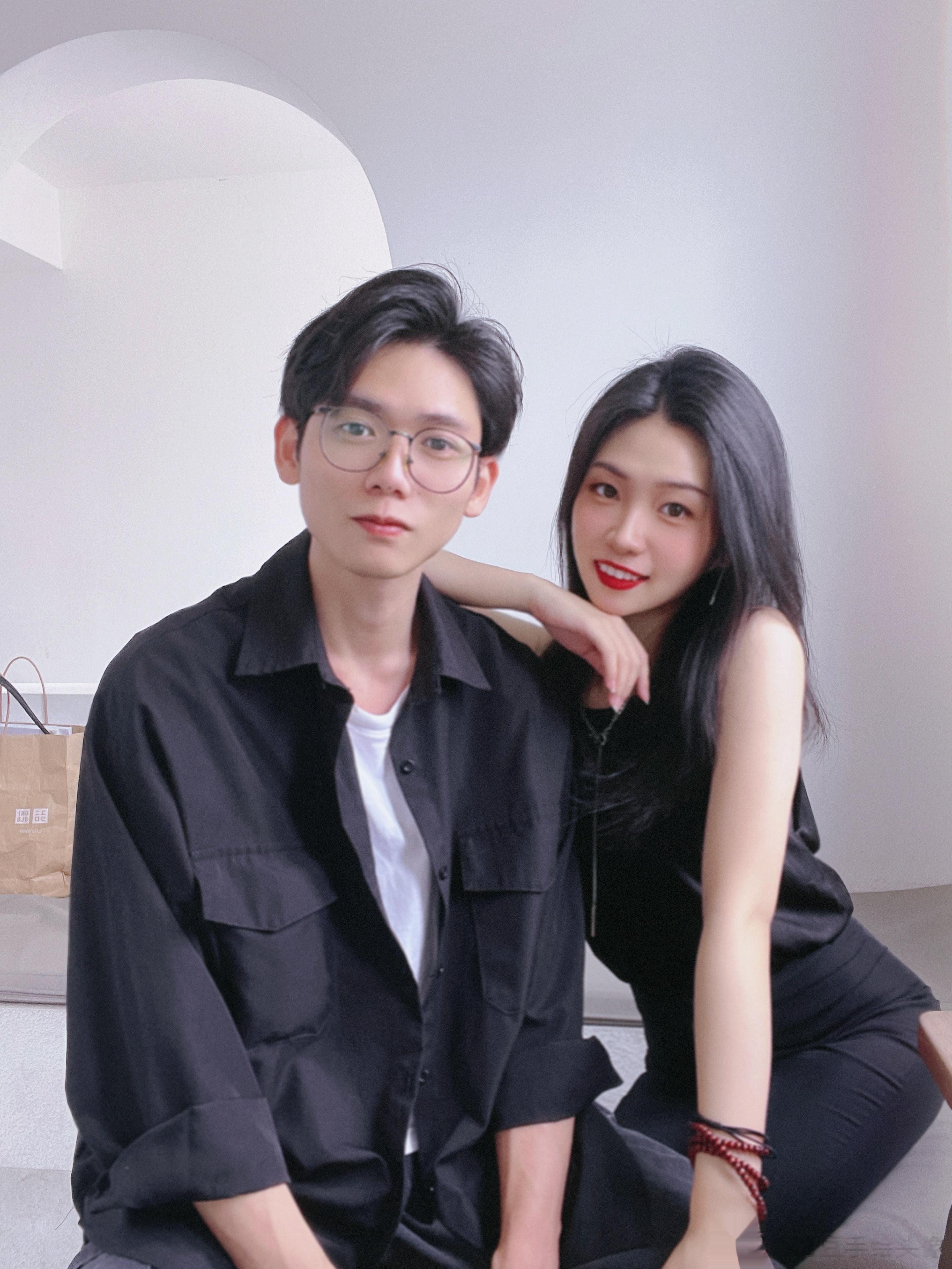 就希望我喜欢的人每天缠着我缠着我聊天每天问我 去哪里了呀 都干嘛了呀 吃什么呀每